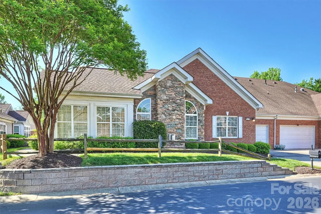 2015 Woodburn Terrace Matthews NC 28105