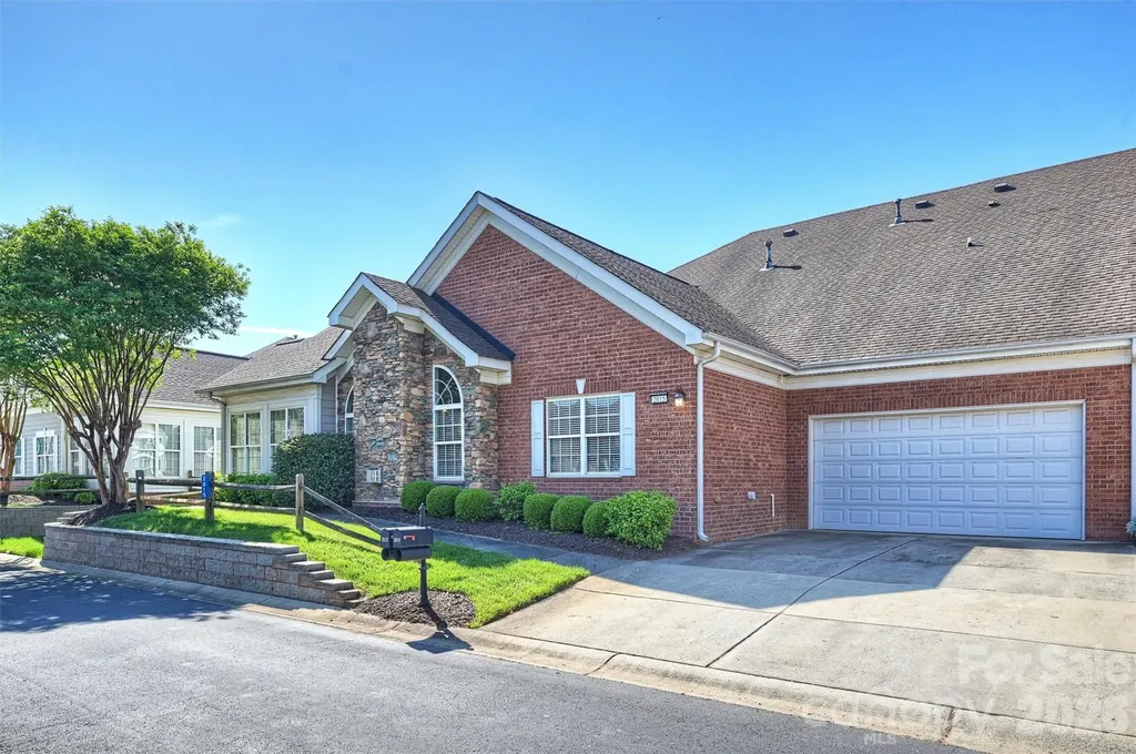 2015 Woodburn Terrace Matthews NC 28105