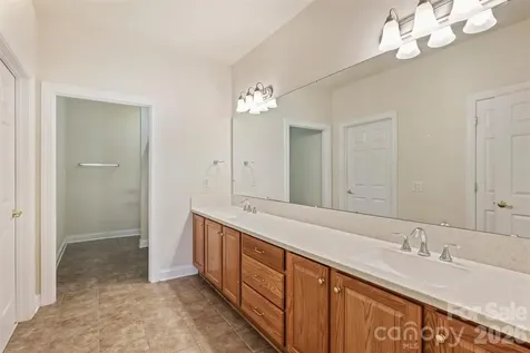 2015 Woodburn Terrace Matthews NC 28105