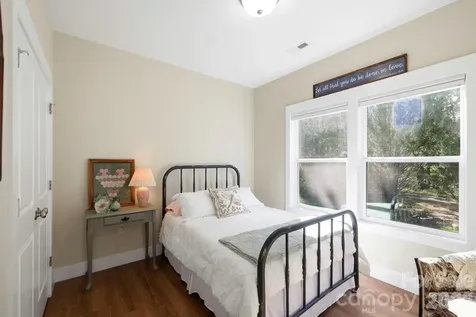 143 Beechnut Drive Hendersonville NC 28739
