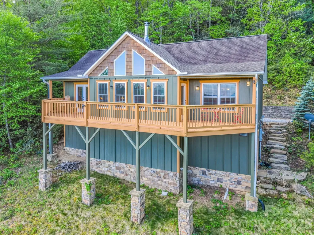 603 Pace Mountain Road Saluda NC 28773