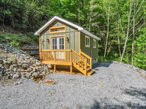 603 Pace Mountain Road Saluda NC 28773