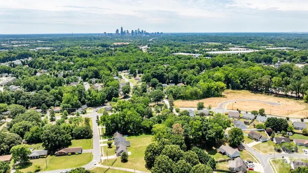 3828 Oakwood Road Charlotte NC 28269