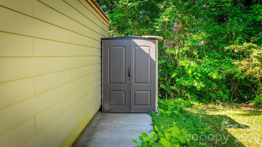 3828 Oakwood Road Charlotte NC 28269