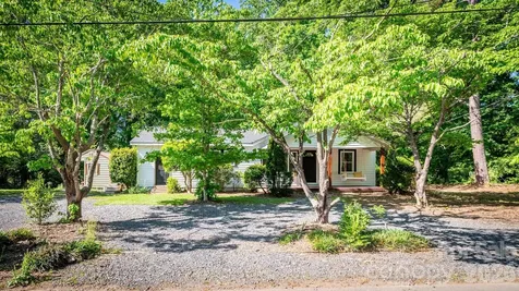 3828 Oakwood Road Charlotte NC 28269