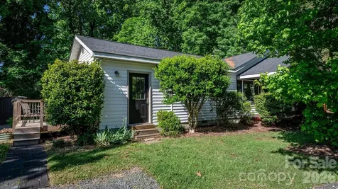 3828 Oakwood Road Charlotte NC 28269