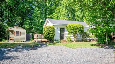 3828 Oakwood Road Charlotte NC 28269