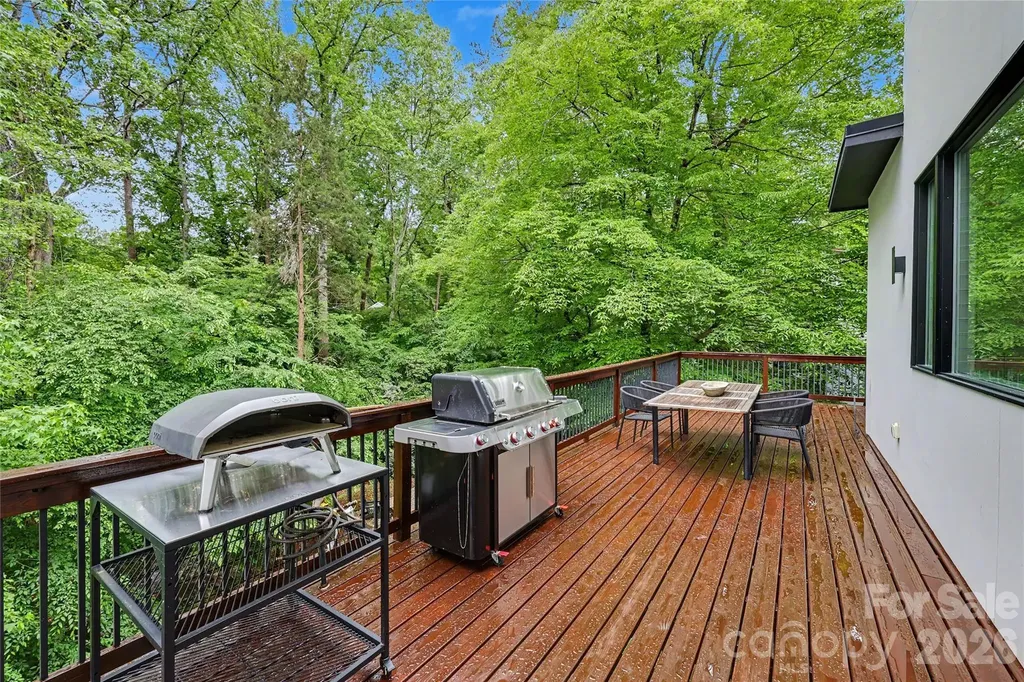 2810 Huntingtowne Farms Lane Charlotte NC 28210