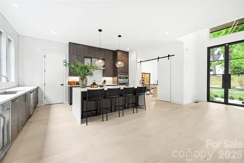 2810 Huntingtowne Farms Lane Charlotte NC 28210