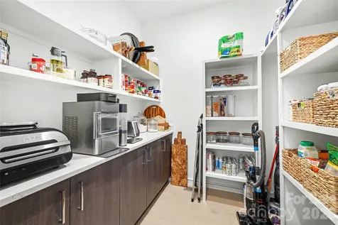 2810 Huntingtowne Farms Lane Charlotte NC 28210