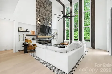 2810 Huntingtowne Farms Lane Charlotte NC 28210
