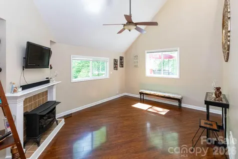 33 Lovers Loop Road Asheville NC 28803