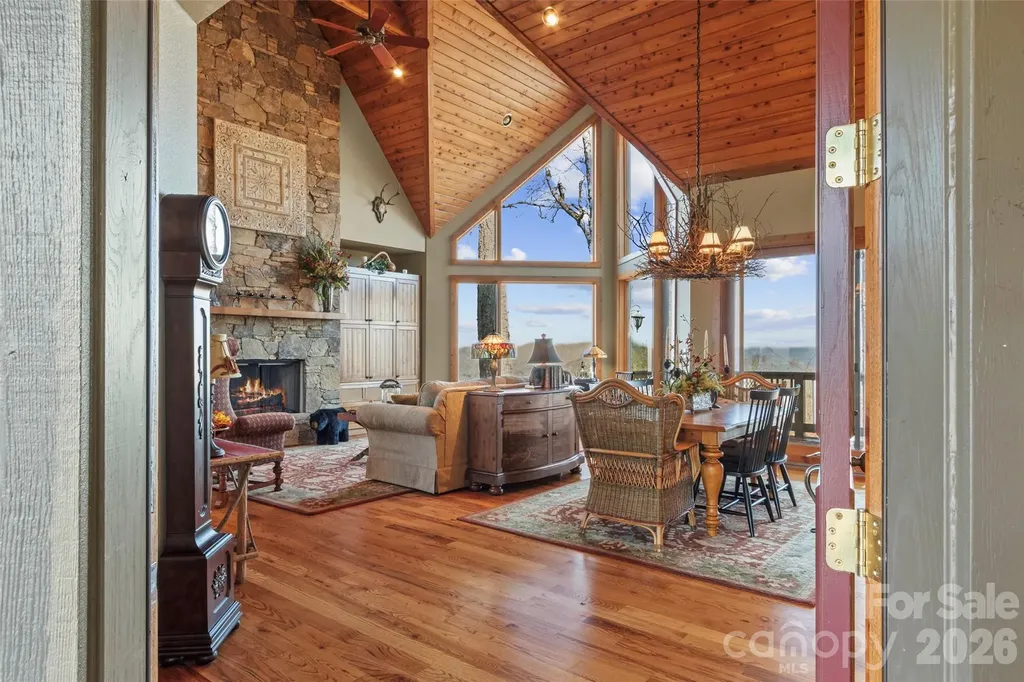 456 Spring House Drive Burnsville NC 28714