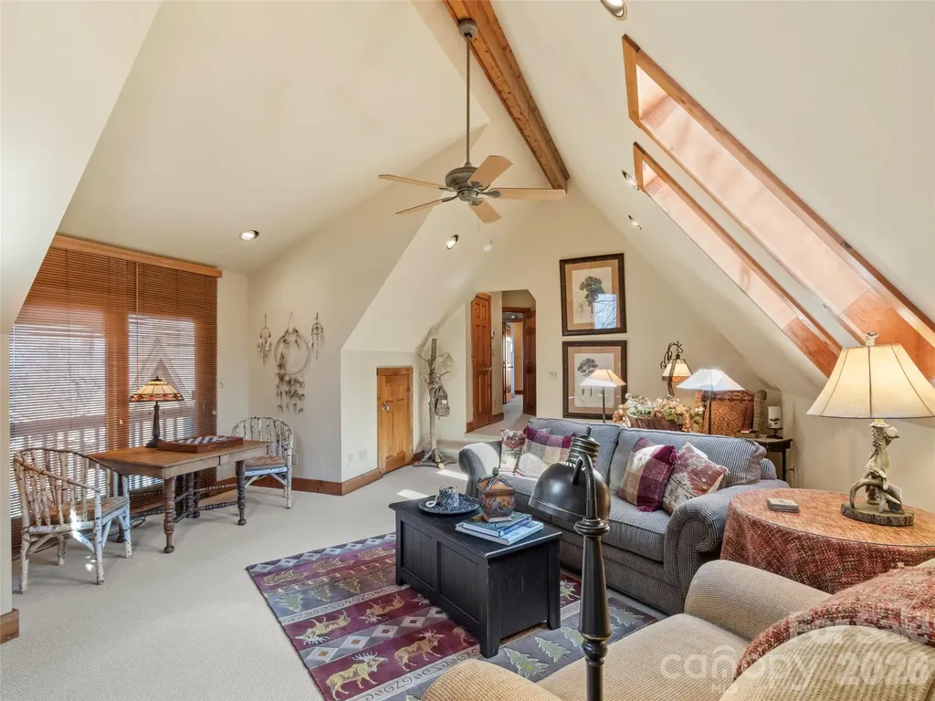 456 Spring House Drive Burnsville NC 28714