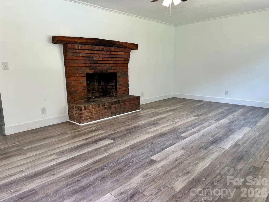 8855 Bugger Hollow Road Newland NC 28657