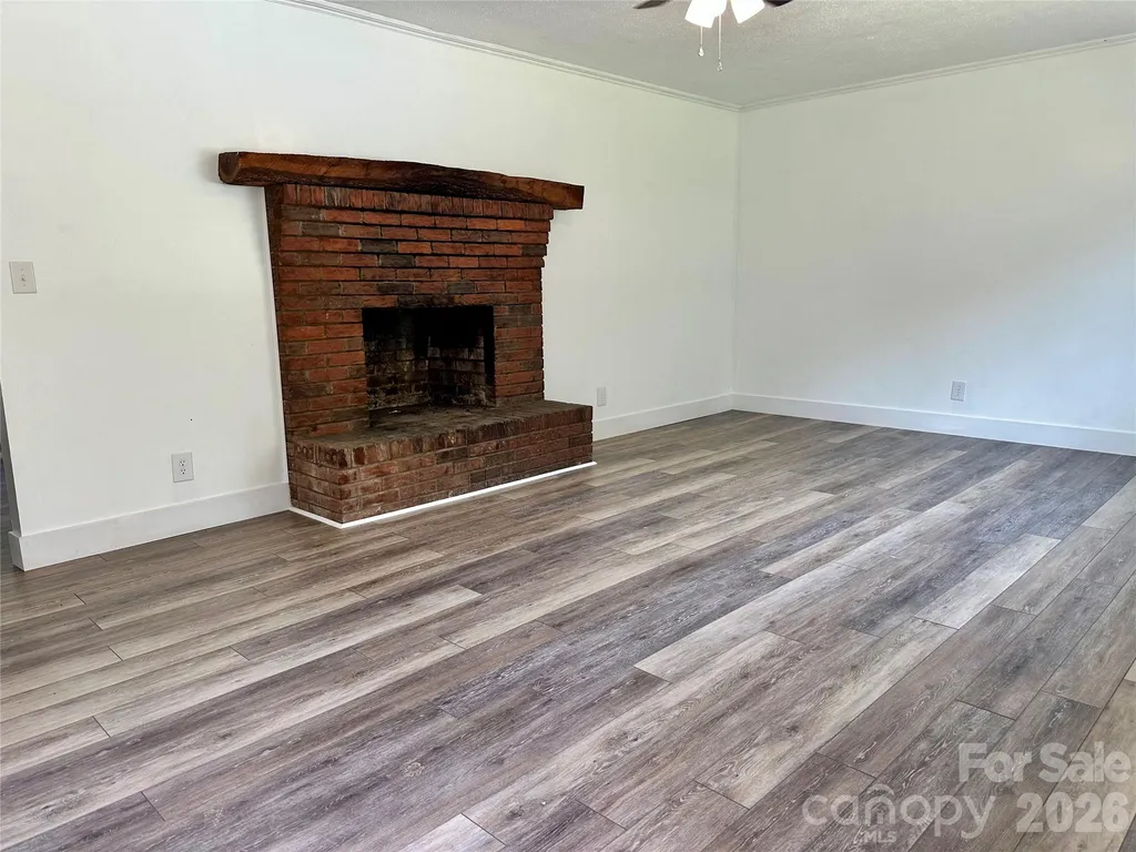 8855 Bugger Hollow Road Newland NC 28657