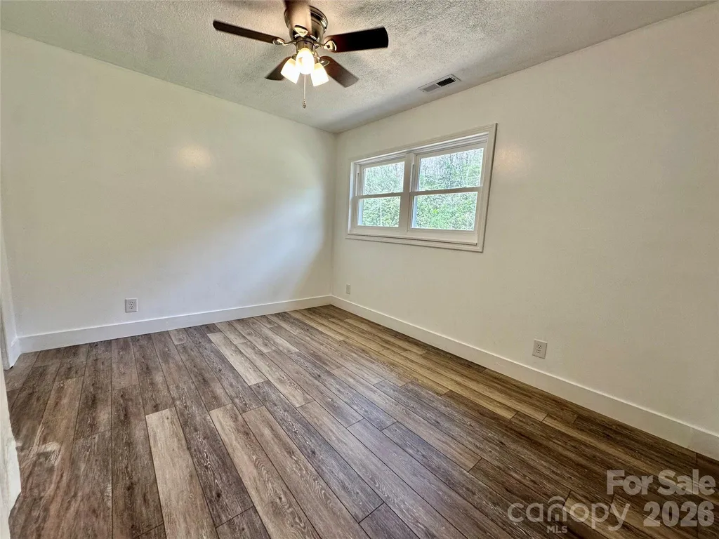 8855 Bugger Hollow Road Newland NC 28657
