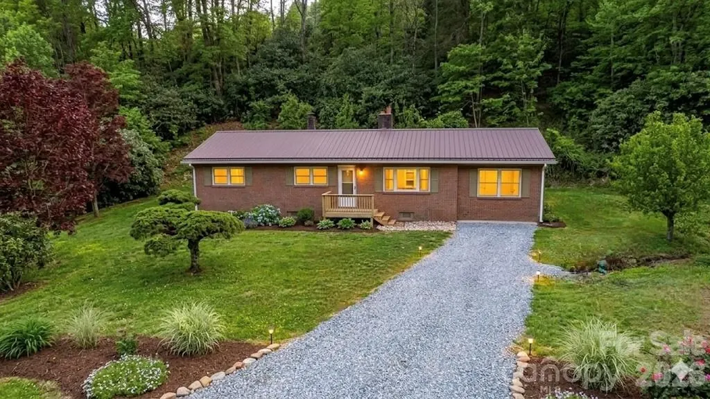 8855 Bugger Hollow Road Newland NC 28657