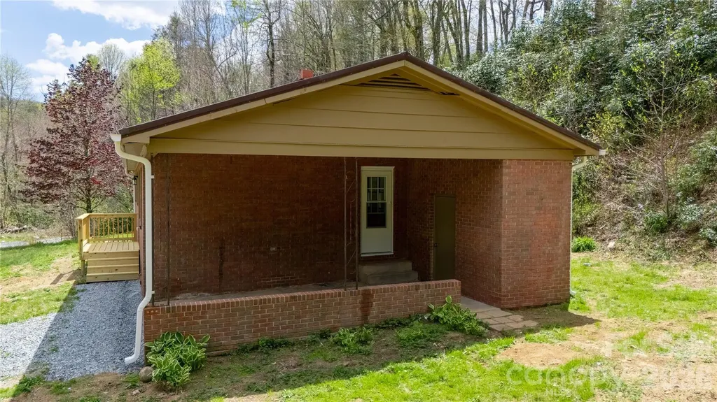8855 Bugger Hollow Road Newland NC 28657