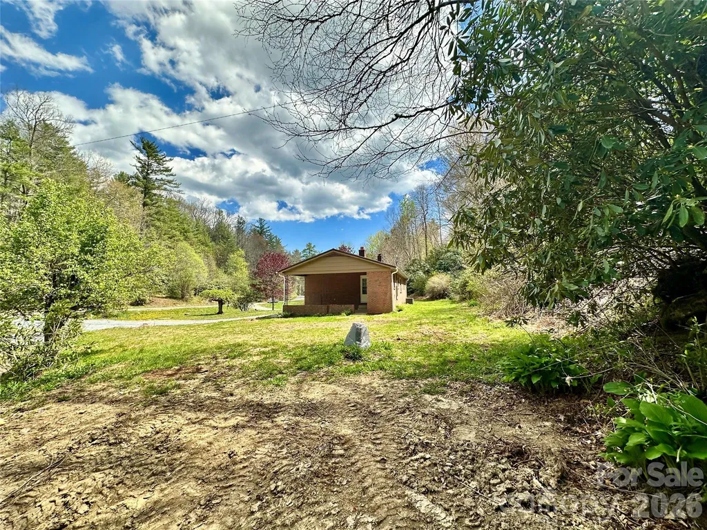 8855 Bugger Hollow Road Newland NC 28657