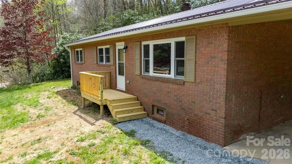 8855 Bugger Hollow Road Newland NC 28657
