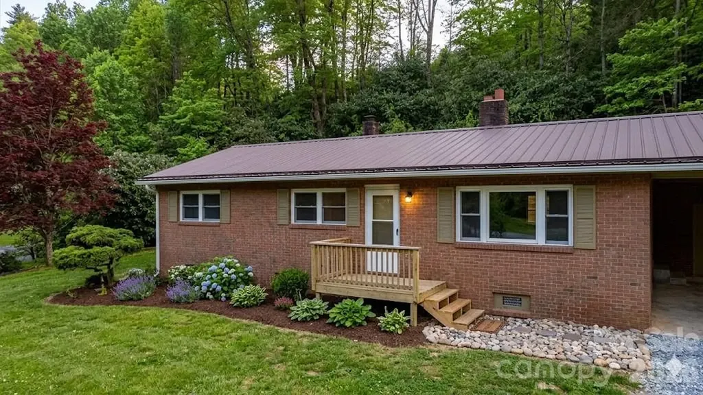 8855 Bugger Hollow Road Newland NC 28657