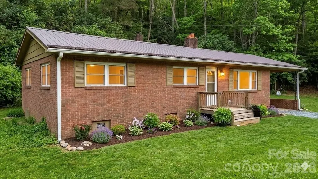 8855 Bugger Hollow Road Newland NC 28657