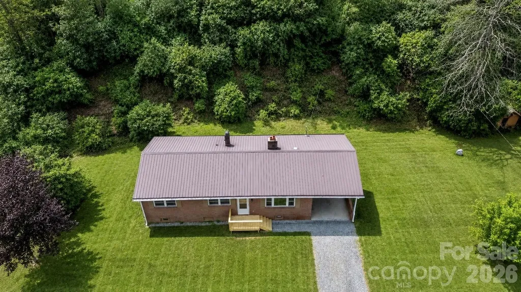 8855 Bugger Hollow Road Newland NC 28657