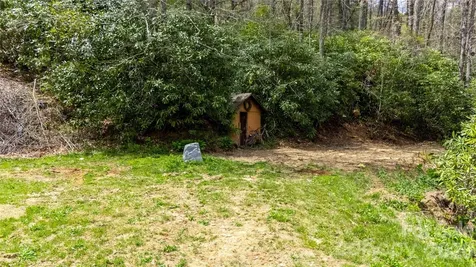 8855 Bugger Hollow Road Newland NC 28657
