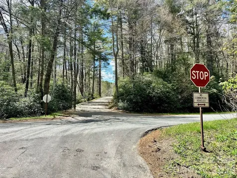 8855 Bugger Hollow Road Newland NC 28657