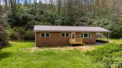 8855 Bugger Hollow Road Newland NC 28657