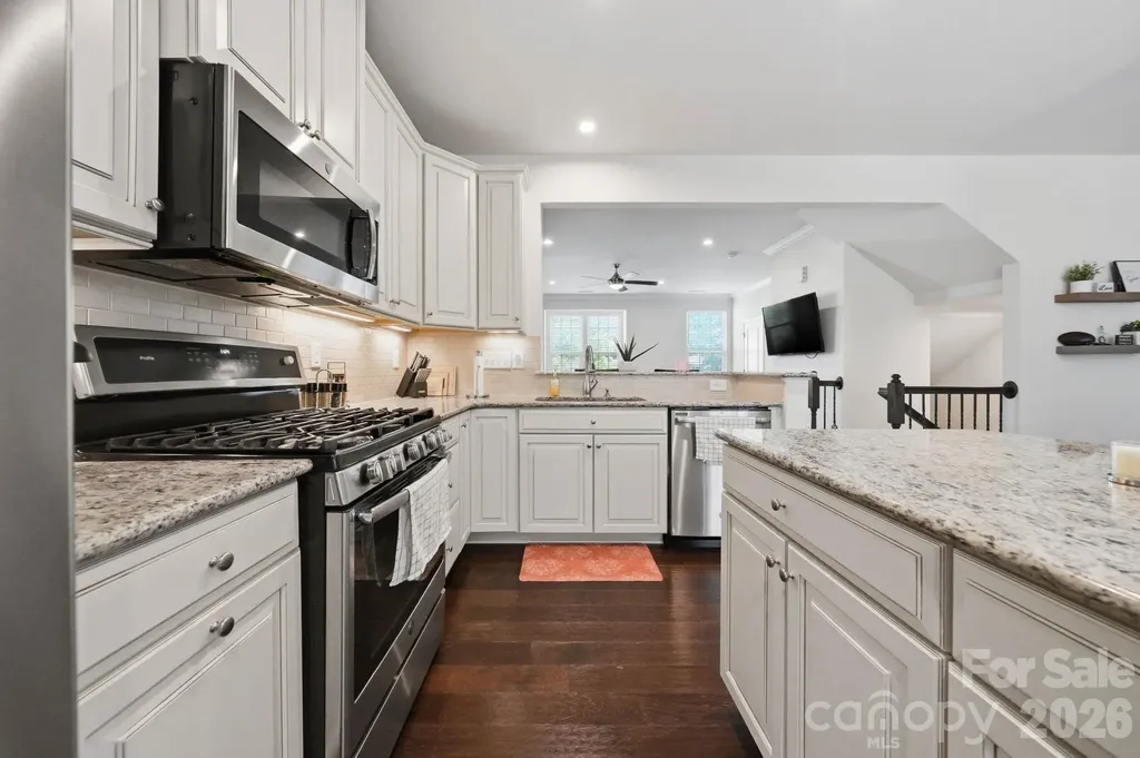 1221 Queen Lyon Court Charlotte NC 28205