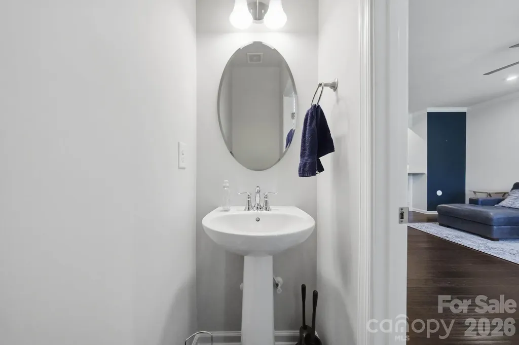 1221 Queen Lyon Court Charlotte NC 28205