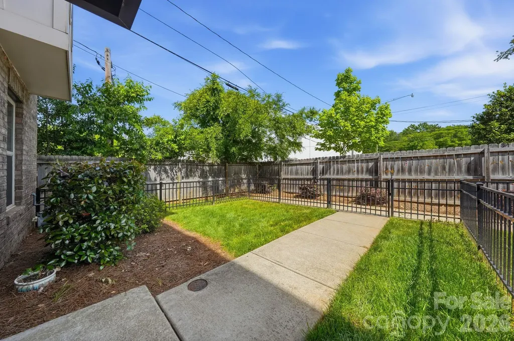 1221 Queen Lyon Court Charlotte NC 28205