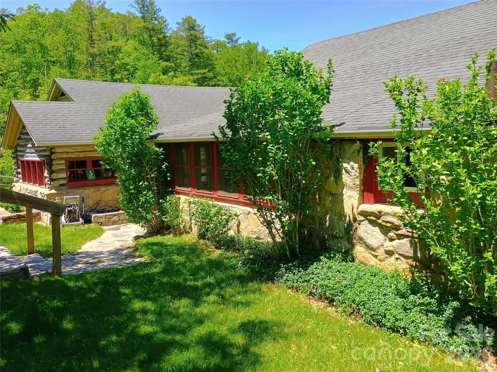 72 Chestnut Hill Road Gerton NC 28735