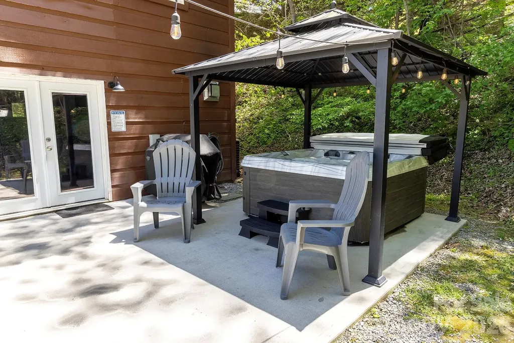 95 Lasso Lane Waynesville NC 28785