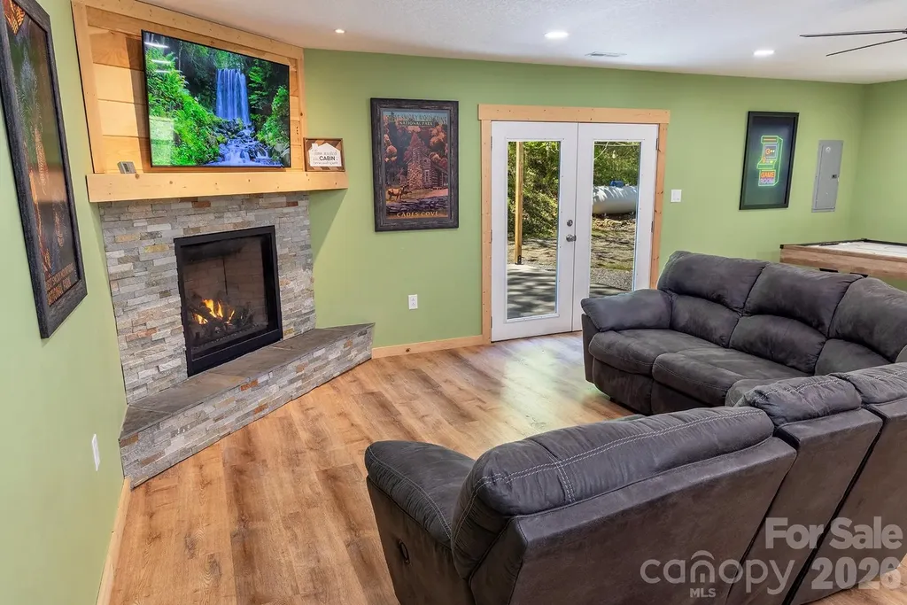 95 Lasso Lane Waynesville NC 28785