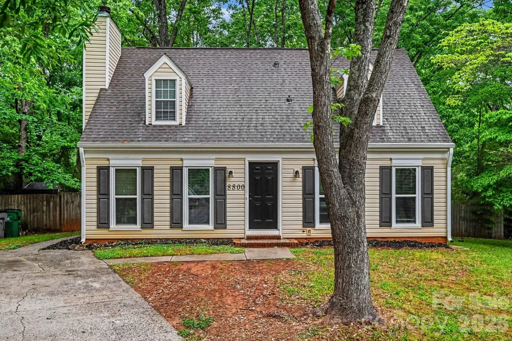 8800 Royal Scot Lane Charlotte NC 28227