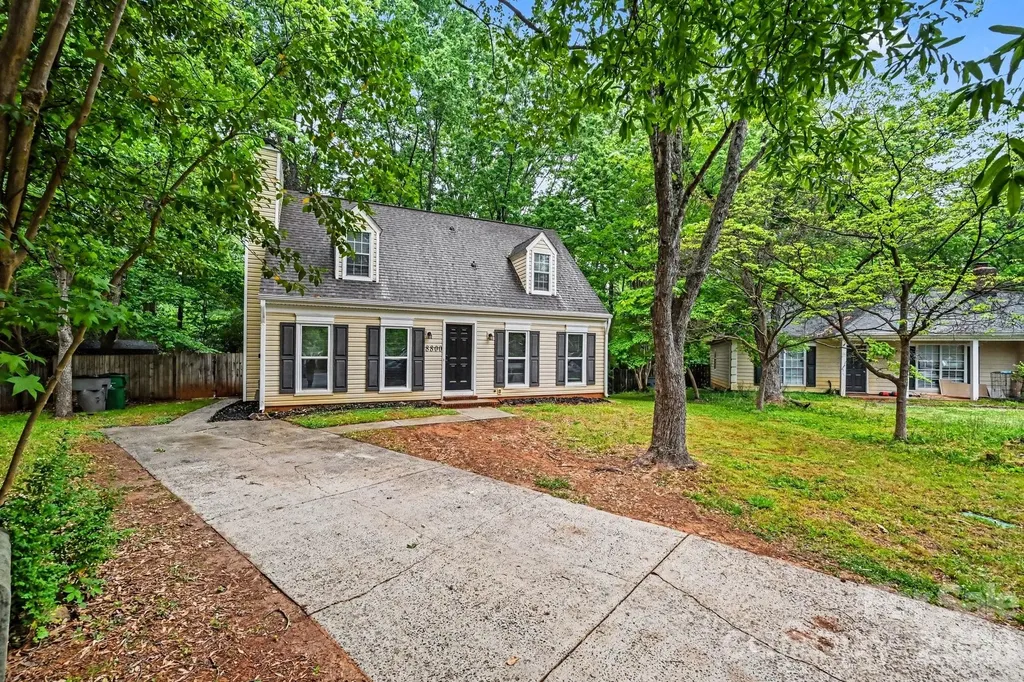 8800 Royal Scot Lane Charlotte NC 28227
