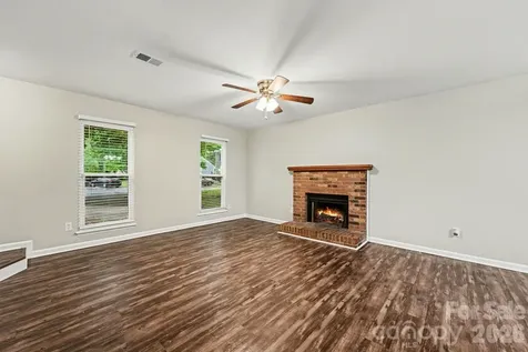 8800 Royal Scot Lane Charlotte NC 28227