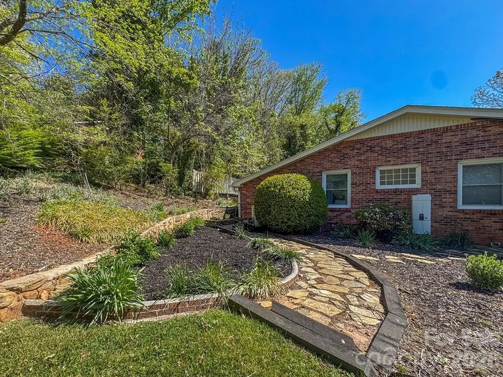52 Briar Patch Road Cullowhee NC 28723