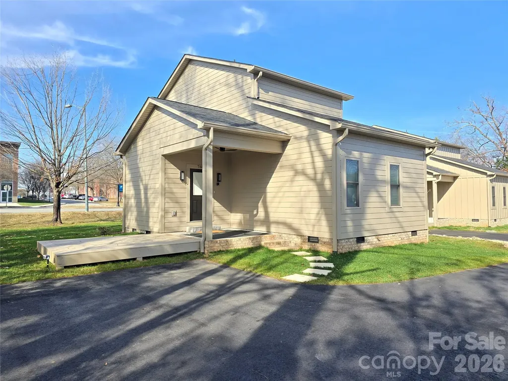 768 8th Street NE Hickory NC 28601