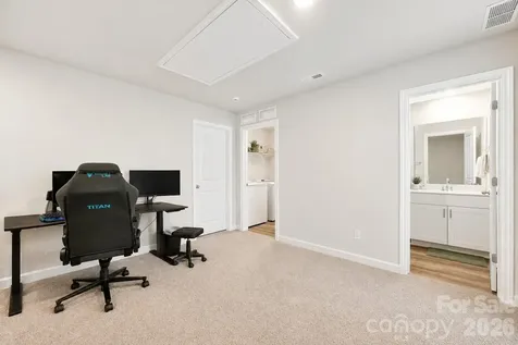1021 Plumcrest Drive Charlotte NC 28216