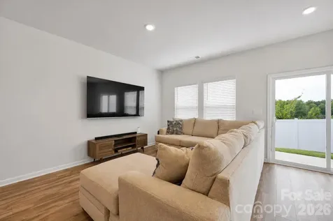 1021 Plumcrest Drive Charlotte NC 28216