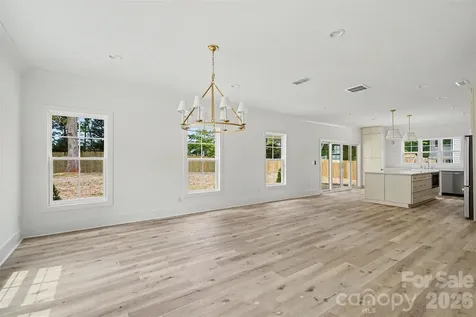 7925 Large Oak Lane Mint Hill NC 28227