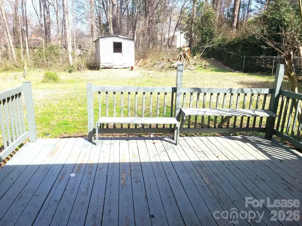 711 E John Street Matthews NC 28105