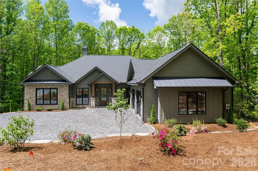 99 Little Cherokee Ridge Hendersonville NC 28739