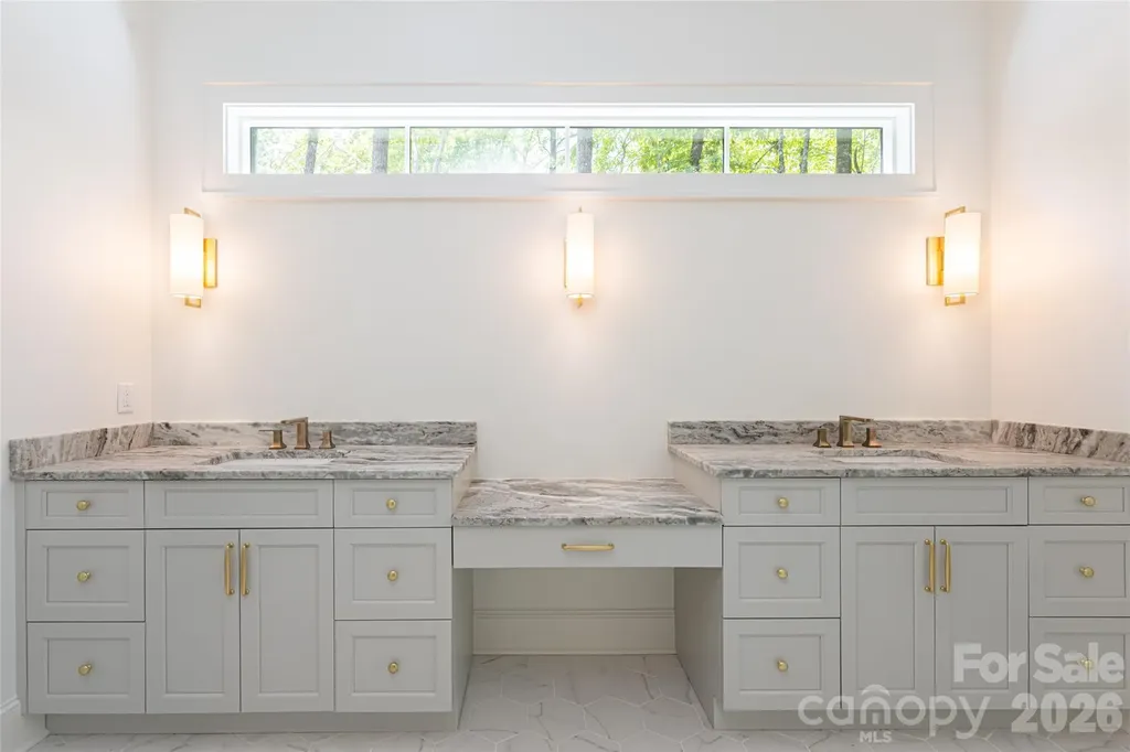 99 Little Cherokee Ridge Hendersonville NC 28739