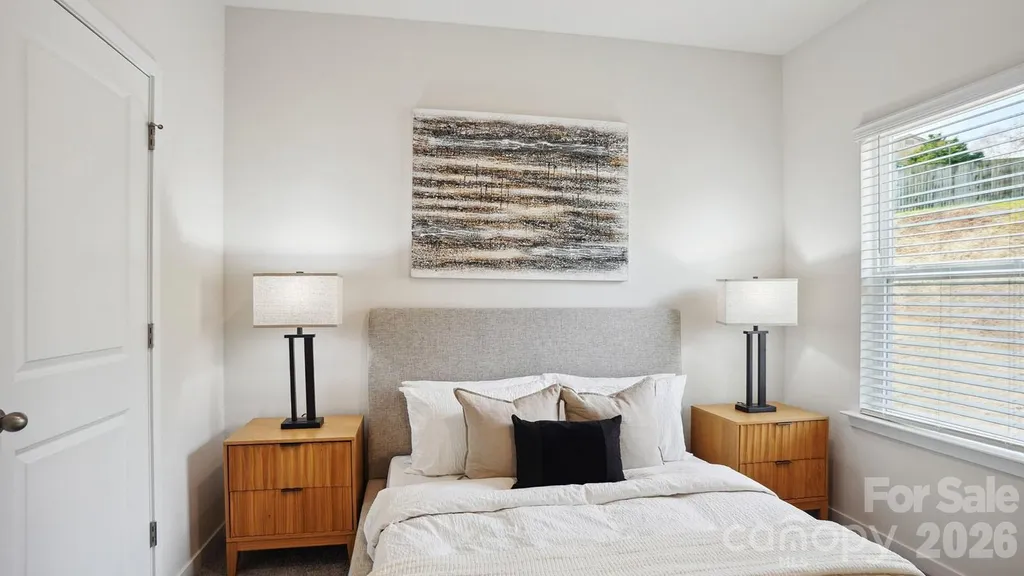 627 Country Oak Drive Asheville NC 28804