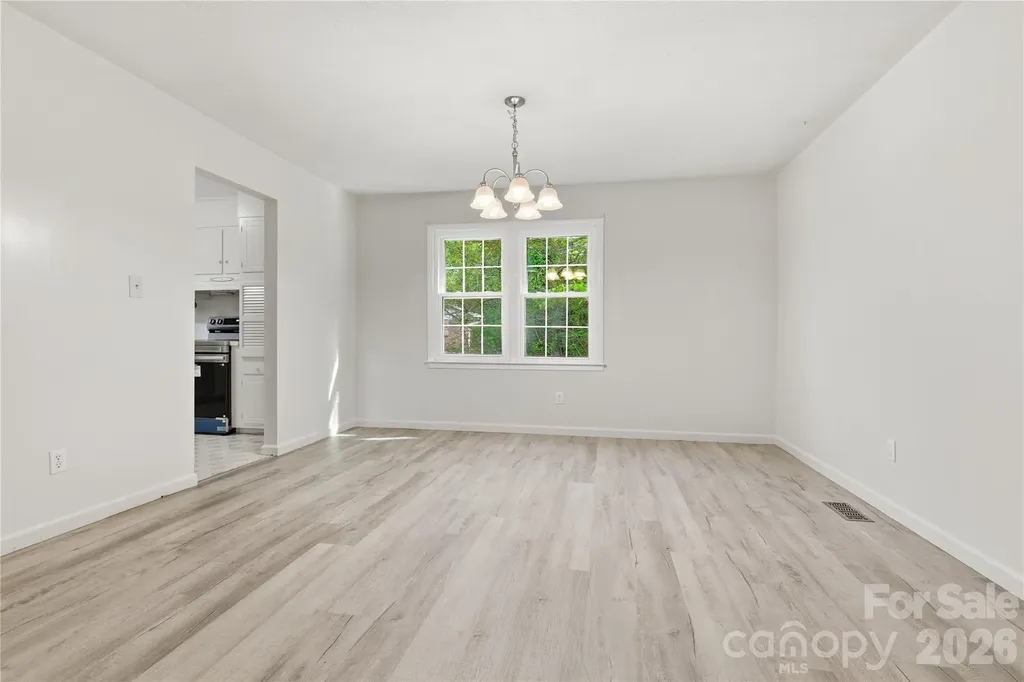123 Castleton Lane Hendersonville NC 28791